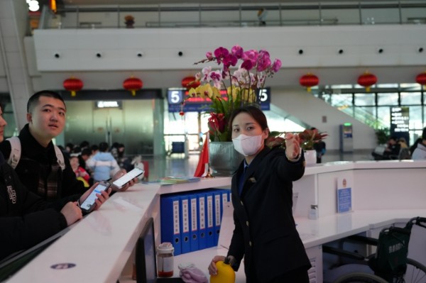 2024春运大幕开启 厦门火车站预计发送旅客363万人(图4) 2024春运大幕开启 厦门火车站预计发送旅客363万人(图4)