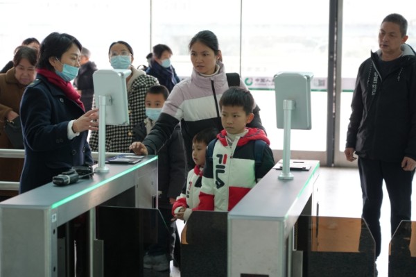 2024春运大幕开启 厦门火车站预计发送旅客363万人(图5) 2024春运大幕开启 厦门火车站预计发送旅客363万人(图5)